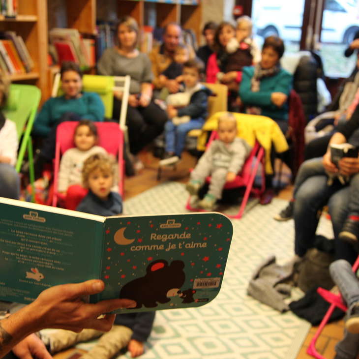 LES BÉBÉS BOUQUINENT